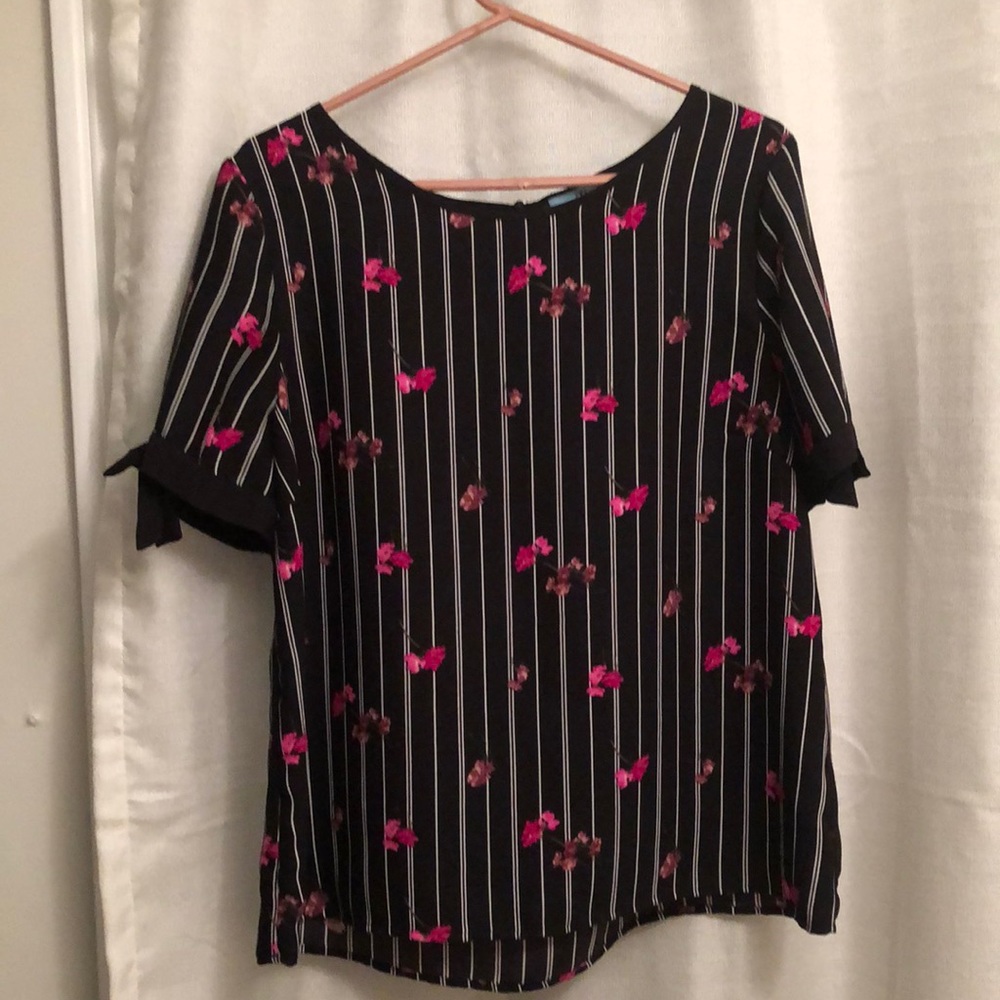 Colourful stripped too with bow detail in the arms. Size L